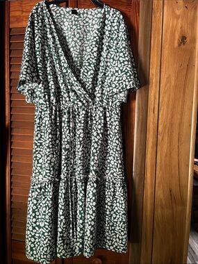 SHEIN Green and White Floral Wrap Midi Dress